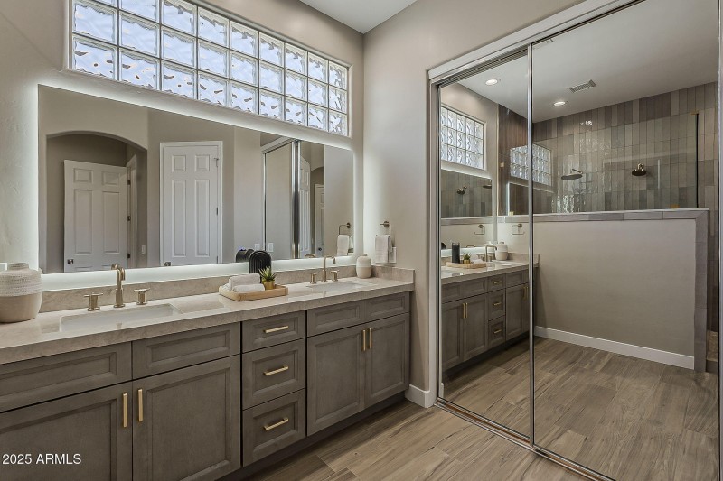 32-web-or-mls-74th St-32