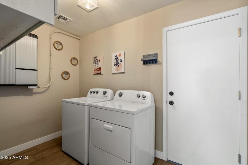 Solar Battery Stores Electricity!