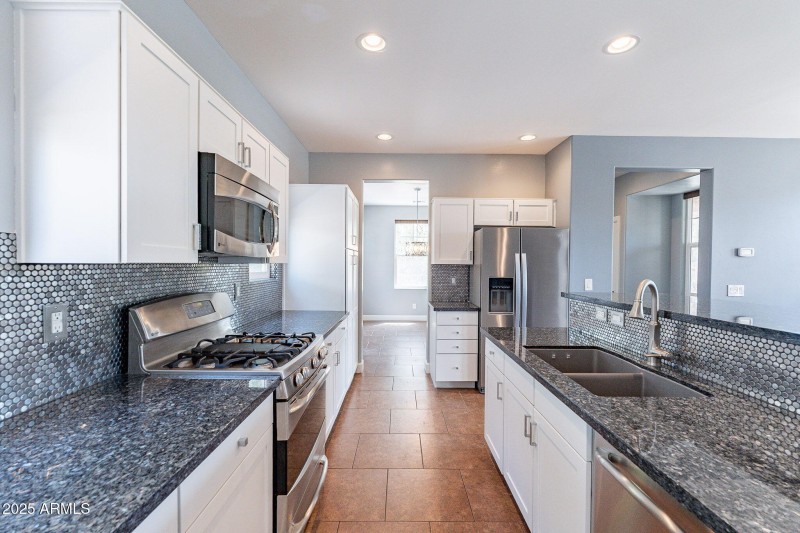 18-web-or-mls-Lakewood-18