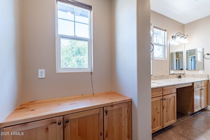 35-web-or-mls-Lakewood-35