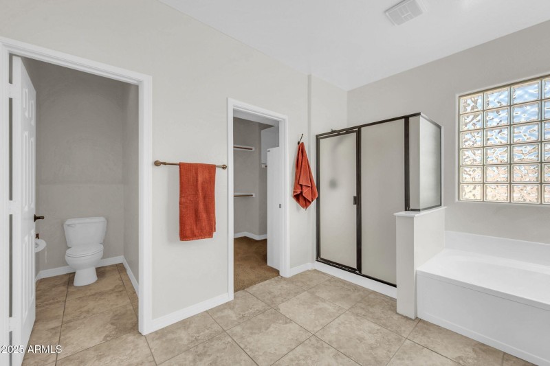 Primar Bath w/Private Water Closet