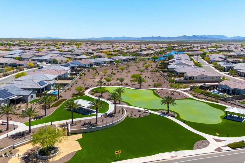 05-Park and Putting Green (1)