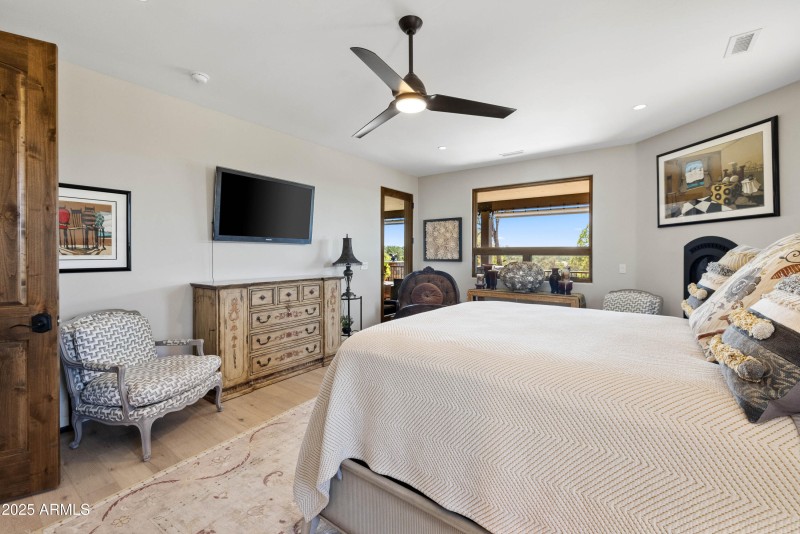 30-Primary Suite 1 (2)