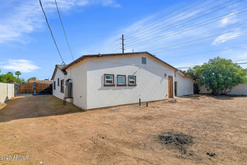2303 W Marshall Ave-large-026-025-2303 W