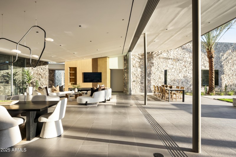 Indoor/outdoor living