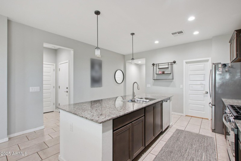 18-web-or-mls-W Tenia Trail-S2108-016