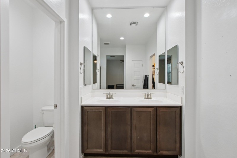 35-web-or-mls-W Tenia Trail-S2108-033