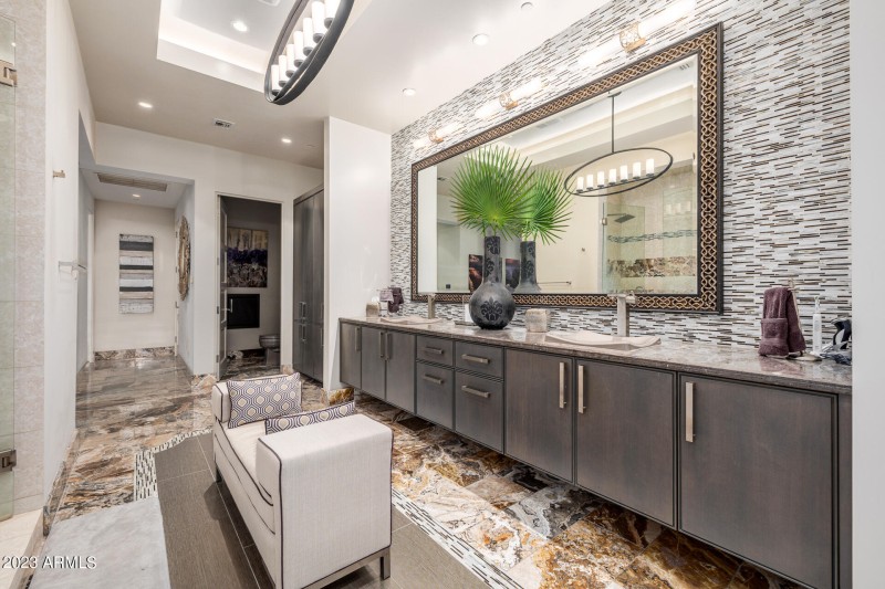 Interior View 17 Bath 1