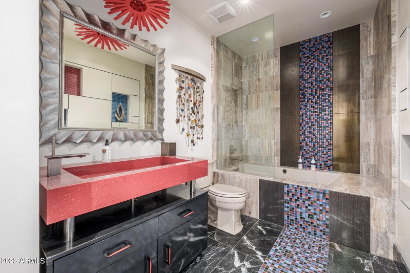 Interior View 33 Bath 5