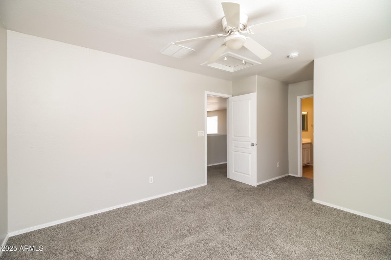 010-photo-main-bedroom-14731698