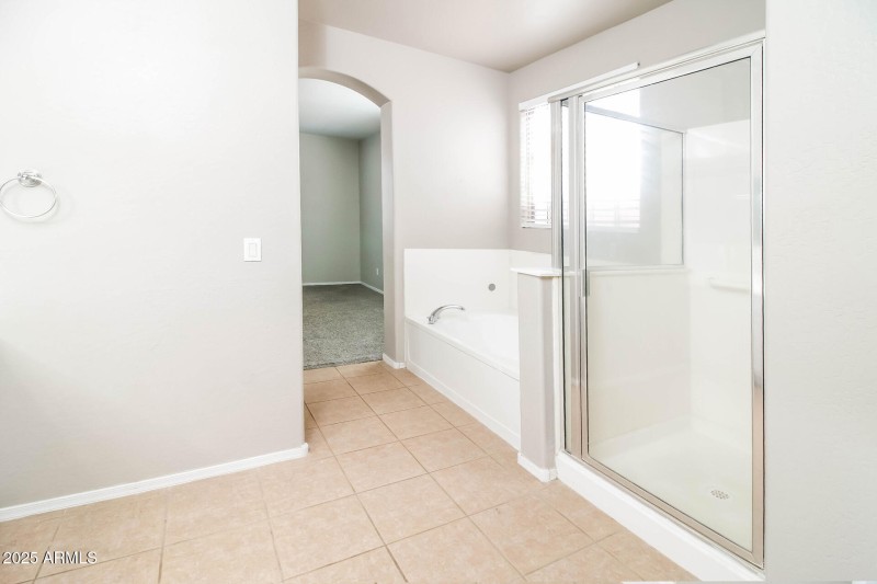 011-photo-main-bathroom-14732656