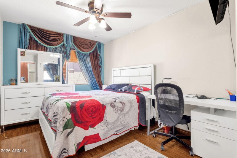 32-web-or-mls-735-e-geronimo-st