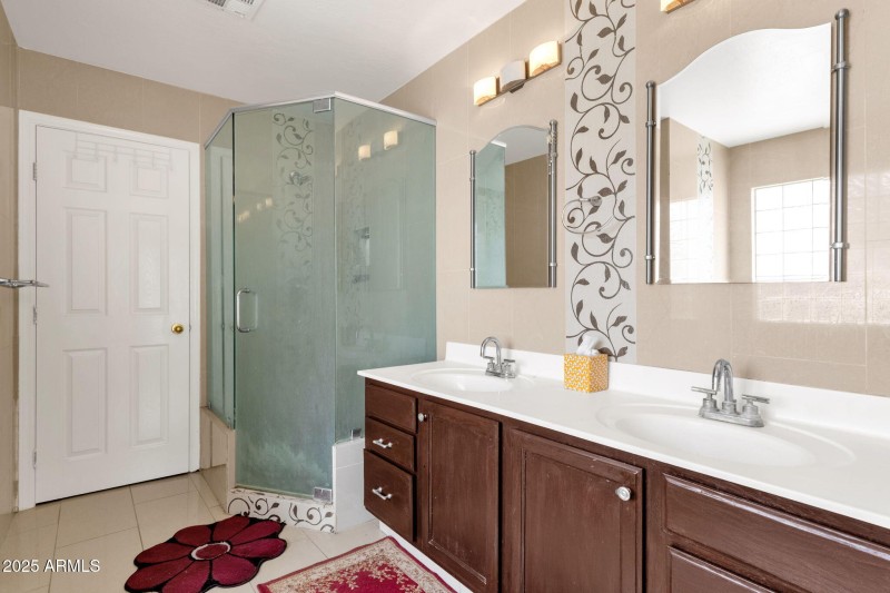 27-web-or-mls-735-e-geronimo-st