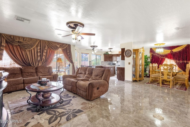 21-web-or-mls-735-e-geronimo-st