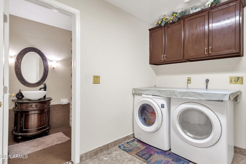 23-web-or-mls-735-e-geronimo-st