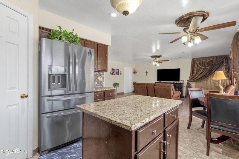 16-web-or-mls-735-e-geronimo-st