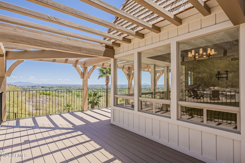 046_Wraparound Deck Views