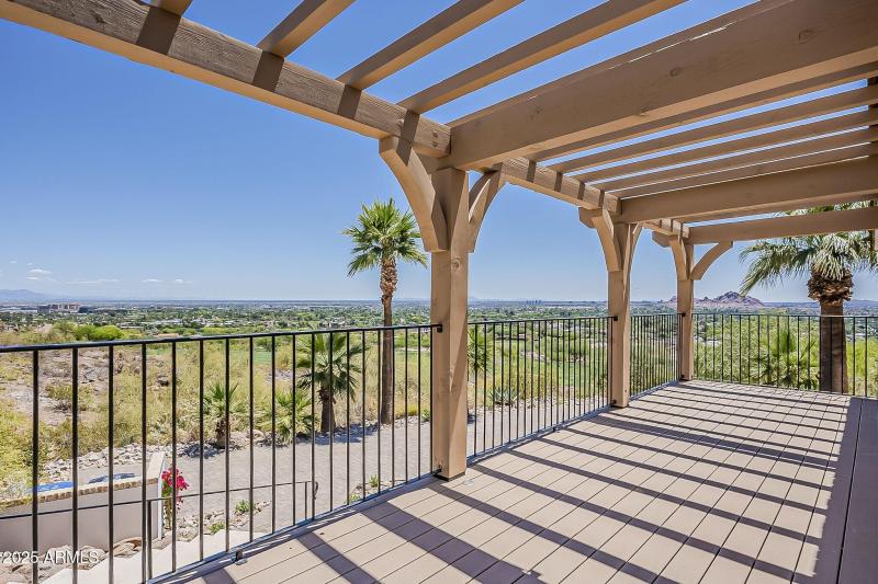 047_Wraparound Deck Views