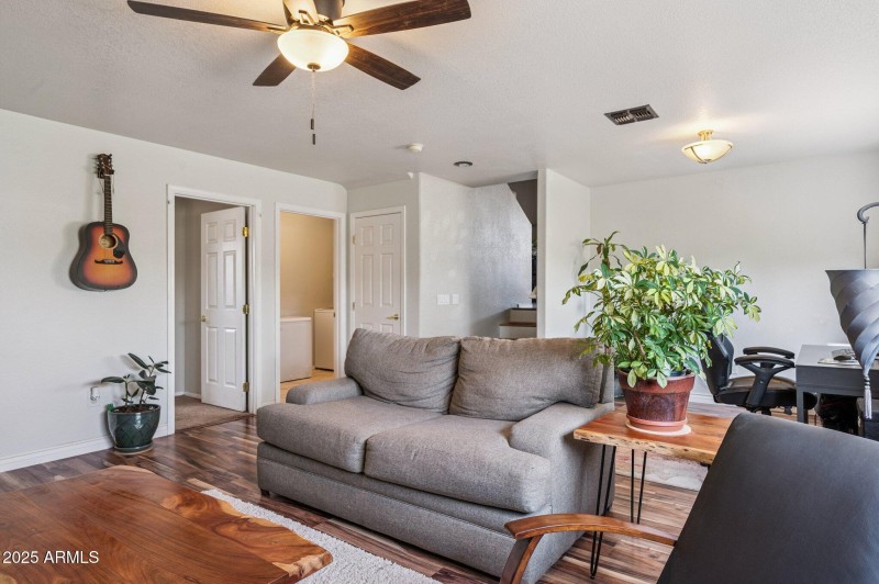 6-web-or-mls-1136-e-avenida-isabella