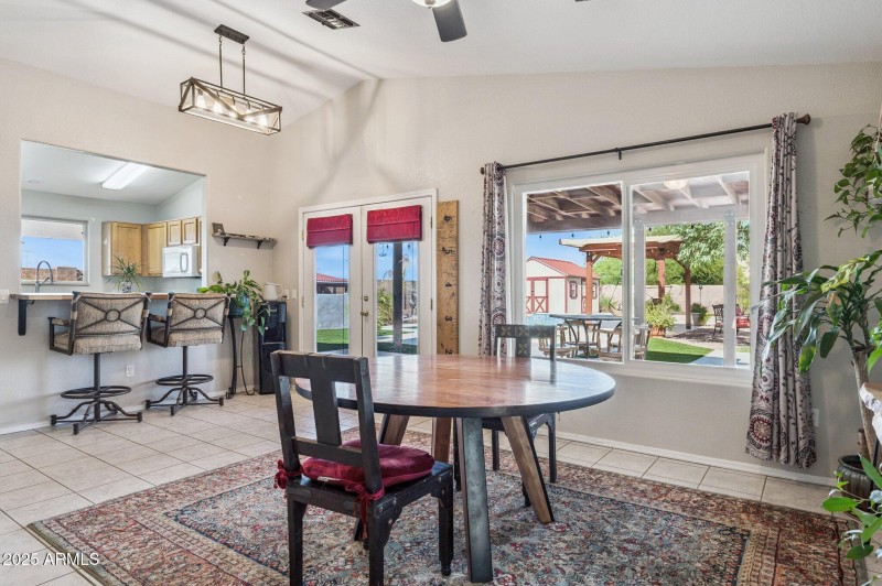 9-web-or-mls-1136-e-avenida-isabella