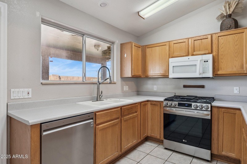 11-web-or-mls-1136-e-avenida-isabella