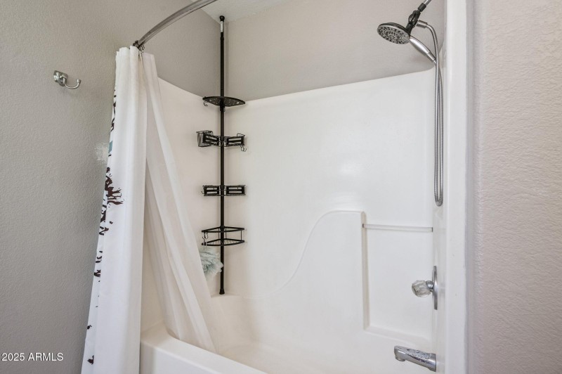 19-web-or-mls-1136-e-avenida-isabella