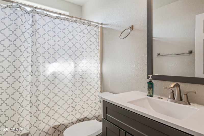 23-web-or-mls-1136-e-avenida-isabella