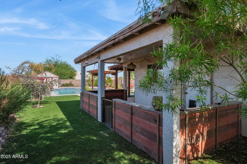 33-web-or-mls-1136-e-avenida-isabella