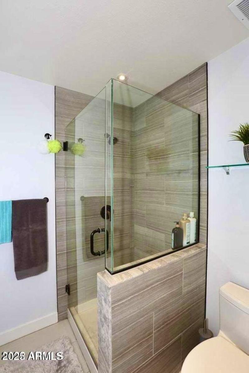 Primary En-suite Bath