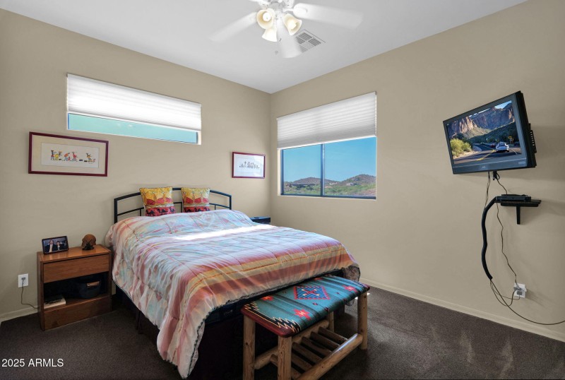 Guest Bedroom - Upstairs