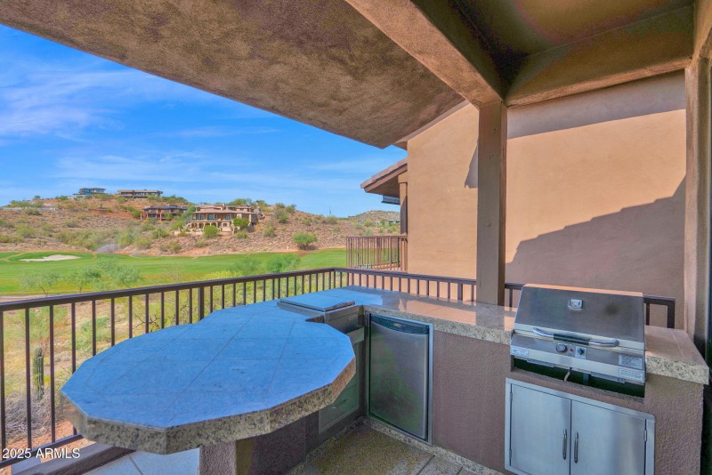 Patio with Gas BBQ & Refrigerator