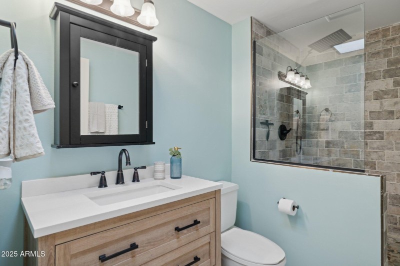 20-web-or-mls-19033-n-signal-butte-cir