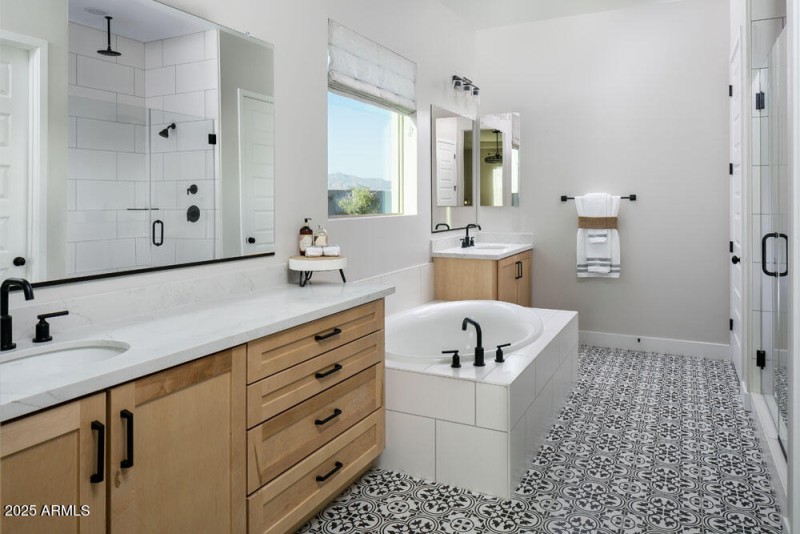 09 - Owner's Bathroom