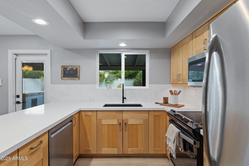 11020 N 39th St-11
