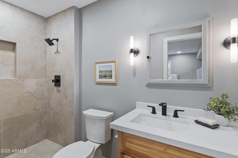 11020 N 39th St-26