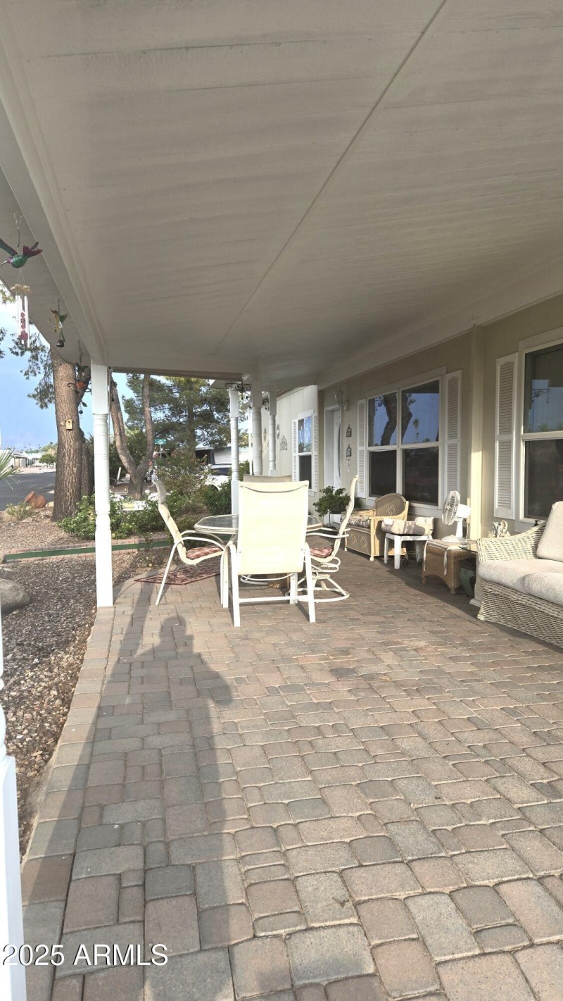 covered paTio and pavers