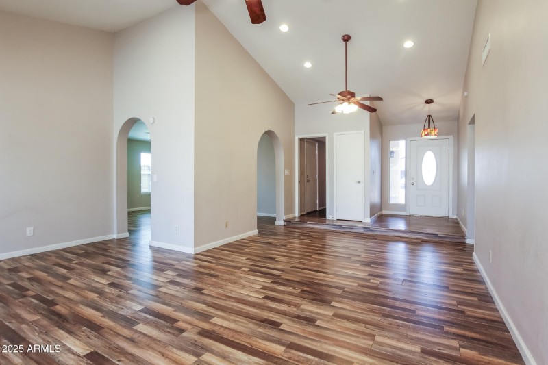 004-photo-living-room-14732358