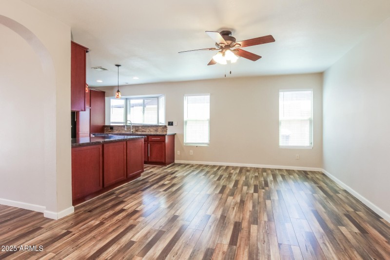 006-photo-dining-room-14732360