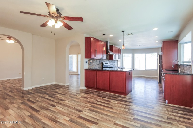 007-photo-dining-room-14732361