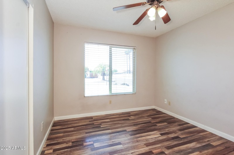 015-photo-bedroom-14732350