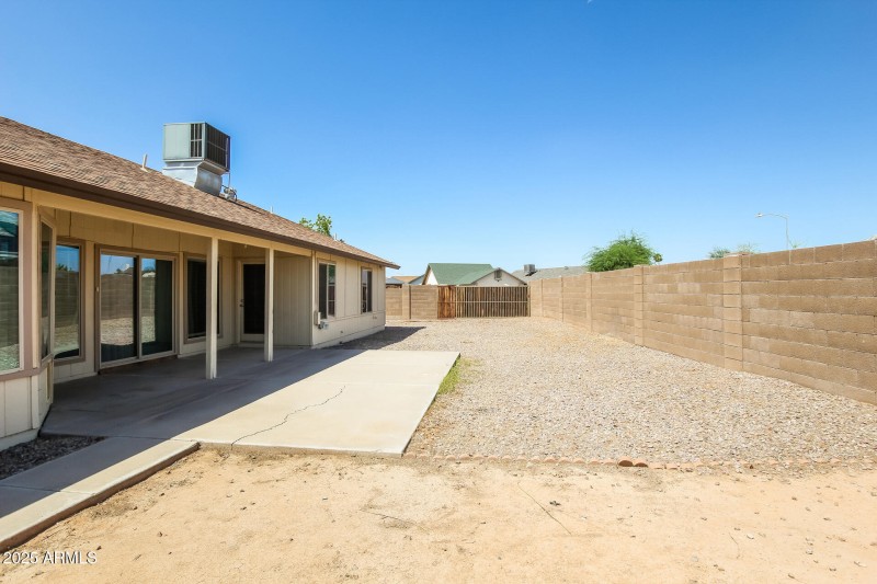 019-photo-rear-view-14732354