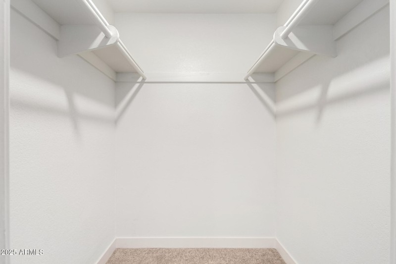 Walk-In Closet bed 5