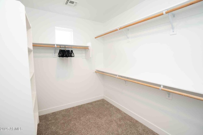 Walk-in-closet