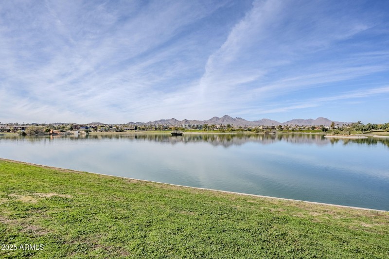 Fountain Park & Lake just steps away