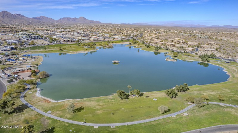 Fountain Park & Lake just steps away