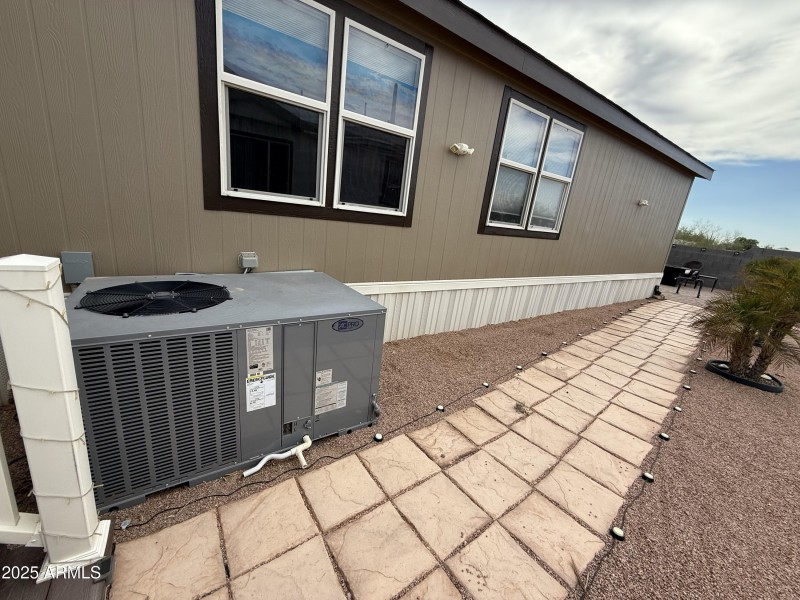 Right side w AC unit