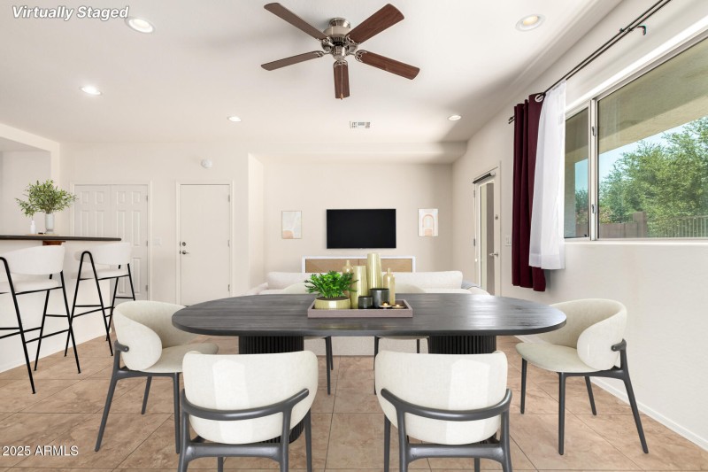 Family/Dining Room 4-2