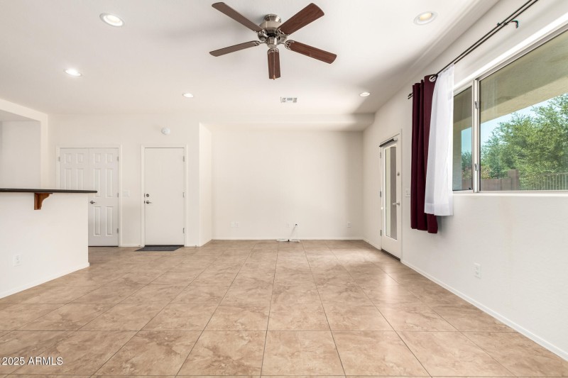 Family/Dining Room 4-1