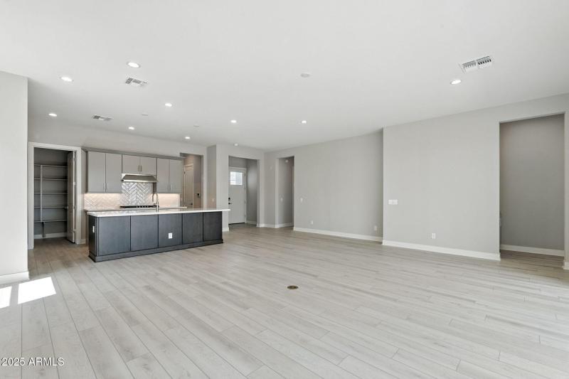 7-web-or-mls-Middlebury-7