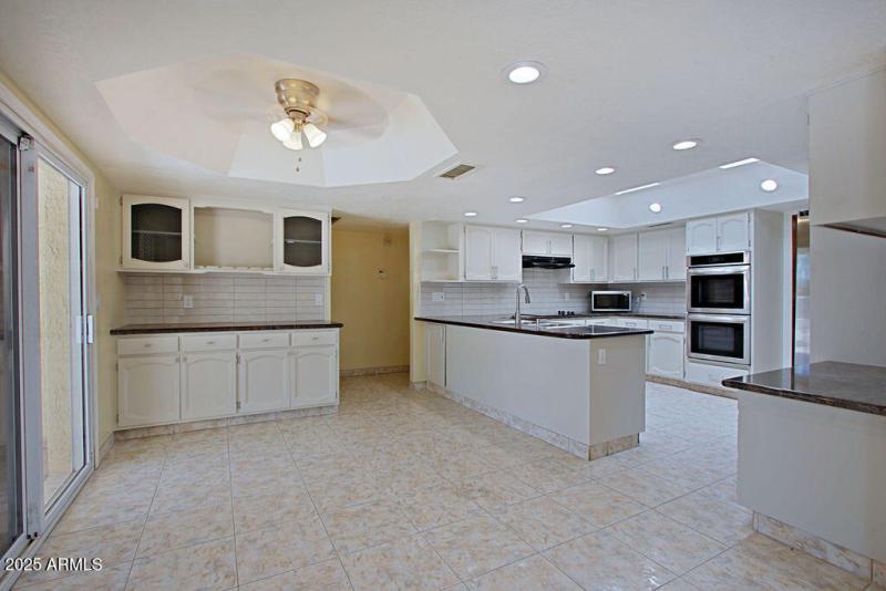 KitchenandEatingArea